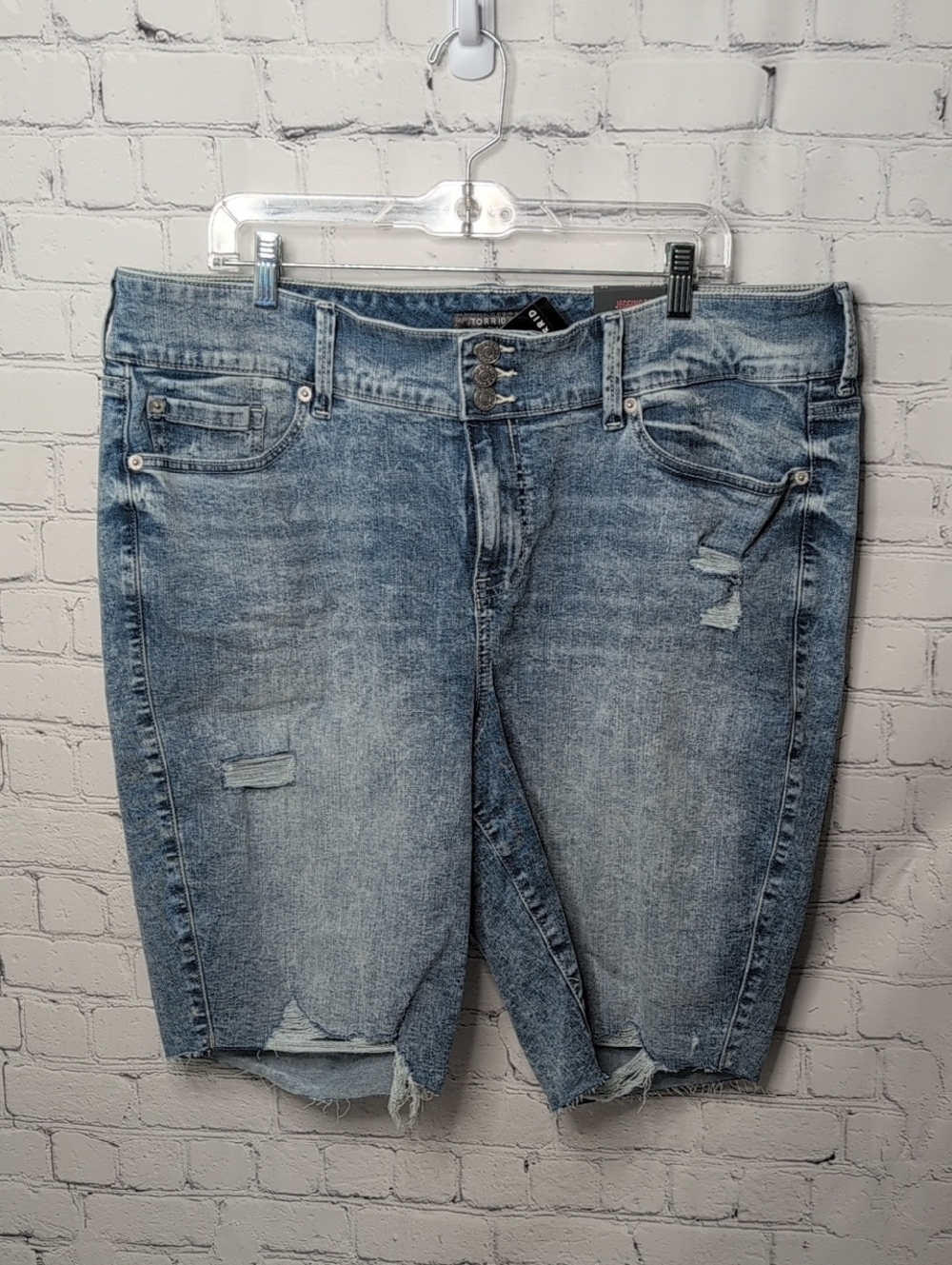 NWT Torrid High Rise Distressed Super Soft Bermuda Jeggings